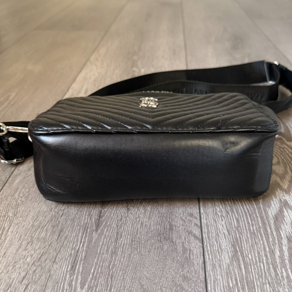 Steve Madden Black Chevron Crossbody Bag - Picture 6 of 7